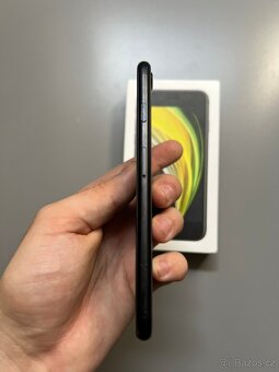 iPhone SE 2020, 64 GB, černý – pěkný stav - 7