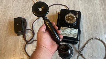 Starý nástěnný telefon na mince - 7