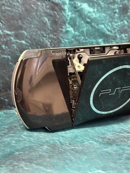 PSP 3000 piano black - 7