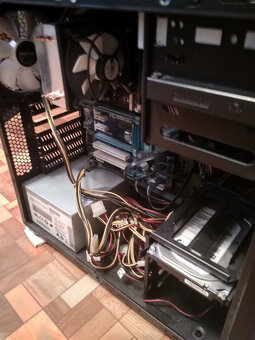 Stolní počítačová sestava - 7