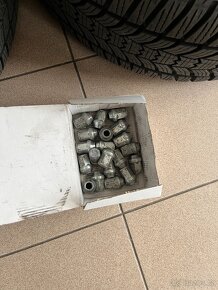Zimní sada Sava 215/50R17 95V + disky Dezent 7 X 17 ET 40 - 7