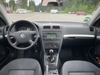 ŠKODA OCTAVIA II Ambiante sedan 1,6 MPI - 7