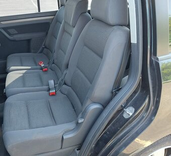 Volkswagem Touran II 1.6 Mpi 75 KW 7-MÍST 3/2007 BEZ KOROZE - 7