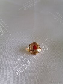 Zlatý starožitný prsten s pravým korálem - 7