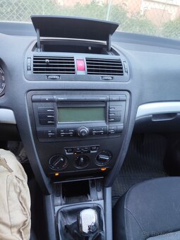 Škoda Octavia 2.  1.6 (75KW) - havarovaná - 7
