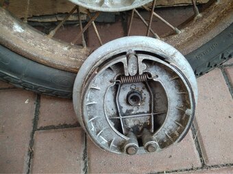 JAWA kompletní kola 16“ (3 ks) originál i původní stav - 7