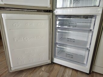 Lednička s mrazákem značky Samsung - 7