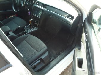 ŠKODA SUPERB KOMBI 1,6 TDI 77 KW NOVÁ STK :5/27 - 7