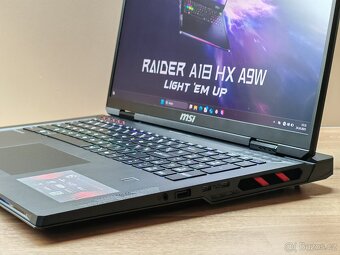 18"_2K_MSI RAIDER A18HX_R9-7945HX3D_32GB_2TB_RTX 4090 16GB - 7