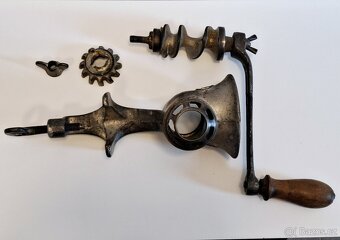 Starý litinový mlýnek na maso Atlantic - 7