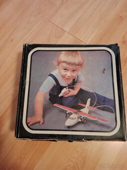 Retro letadlo turbolet na dálkové ovládání - 7