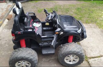 Elektrické autíčko Ford Ranger Monster Truck 4x4 Černé s LCD - 7