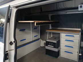 Obytná vestavba VW T5 - 7