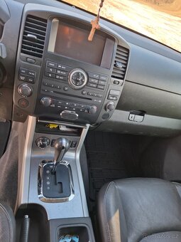 Nissan Navara 3.0 V6 automat - 7