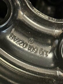 ŠKODA OCTAVIA I Nové zimní kolo 15" pouze 3ks - 7