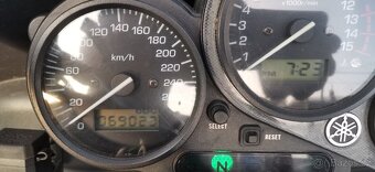Yamaha fzs 600 - 7