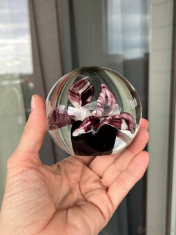 Skleněné těžítko Květiny 7.5 cm, hutní sklo - 7