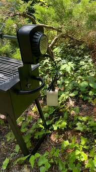 Gril s jehlou a motorkem na otáčení masa - 7