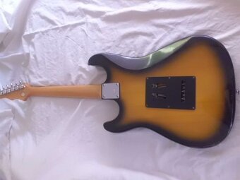 Pěkná starší Elektrická Kytara Epiphone - Model S 210 / VS - 7