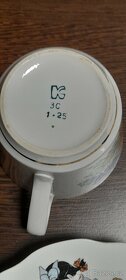 Starožitné dětské talířky a velký porcelánový hrnek - 7