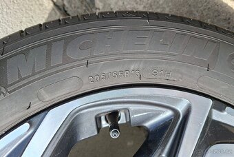 Prodám 16" Alu kola Hyundai 5x114,3 ET 50, 6,5Jx16 - 7