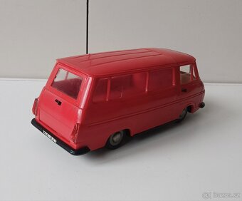 Červená Škoda 1203 KDN stará hračka Kaden - 7