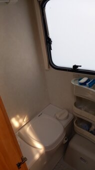 Prodám karavan Adria 2004, 5 osob - 7