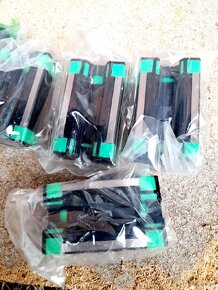 Sada 2 kolejnic, 4 vozíky HGR-20, kuličkový šroub - nové - 7