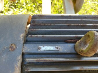 Prodám cirkulárku (cirkulárka) s kolébkou – tovární výroby - 7