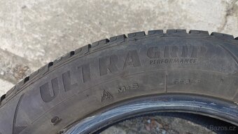 GoodYear UltraGrip 215/60 R17 - 7