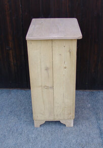 Starožitný noční stolek - 7