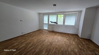 Řadový dům s garáží a krytým bazénem - 7