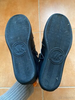 Kotníkové boty Michael Kors na klínku vel. 38 - 7