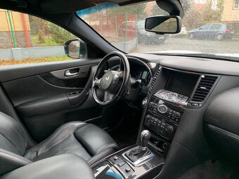 Infiniti FX30d - 7