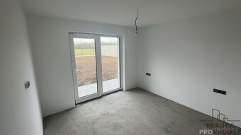 Prodej rodinného domu 5+kk v obci Šanov. Cena zahrnuje provi - 7