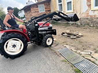 Zemní a výkopové práce malotraktor s čelním nakladačem - 7
