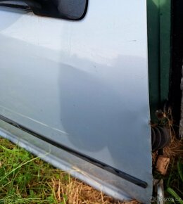 Prodám 2x přední dveře Golf IV stříbrné - 7