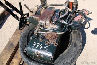 Zetor 7745 7711 víko hydrauliky - 7