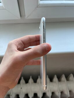 Iphone SE 2. gen 64 gb - 7