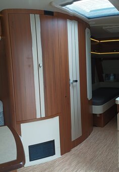 Karavan Hobby 495 UL Premium. Max. výbava - 7