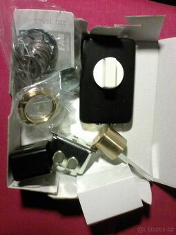 Bezpečnostní dveřní kování a přídavný zámek FAB - 7