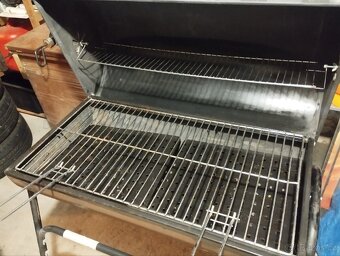 Prodám zahradní gril na dřevěné uhlí - 7