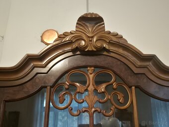 Luxusní vitrína v barokním stylu - břichatka - kořenice - 7