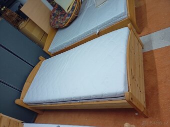 Prodám hezkou postel z masivu-smrk 100 x 200 cm - 7