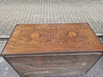 Komoda, malovana truhla, intarzovany pribornik - 7