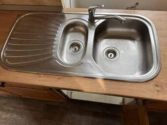 Krásná venkovská dubová kuchyně se spotřebiči,5447 - 7