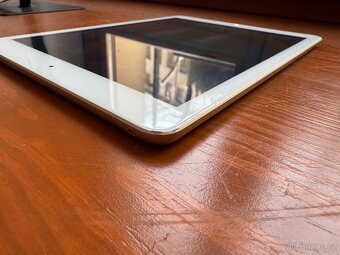 iPad 5. Generace 128GB Wi-Fi Gold (2017) - 7