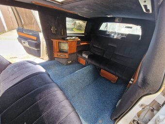 Lincoln town car - 7