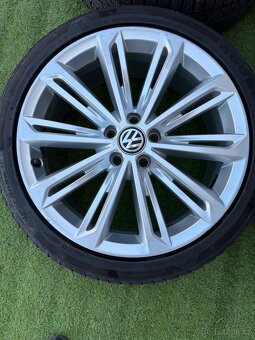 Passat B8 R-LINE - DVĚ SADY PNEU - 235/40 R19 - 7