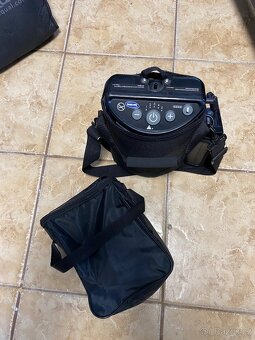 Přenosný kyslíkový přístroj - váha 3,2 kg - baterie 9 hodin - 7